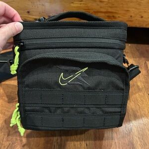 NWT Nike Cube Square Insulated Lunch Bag Black Yellow Shoulder Strap